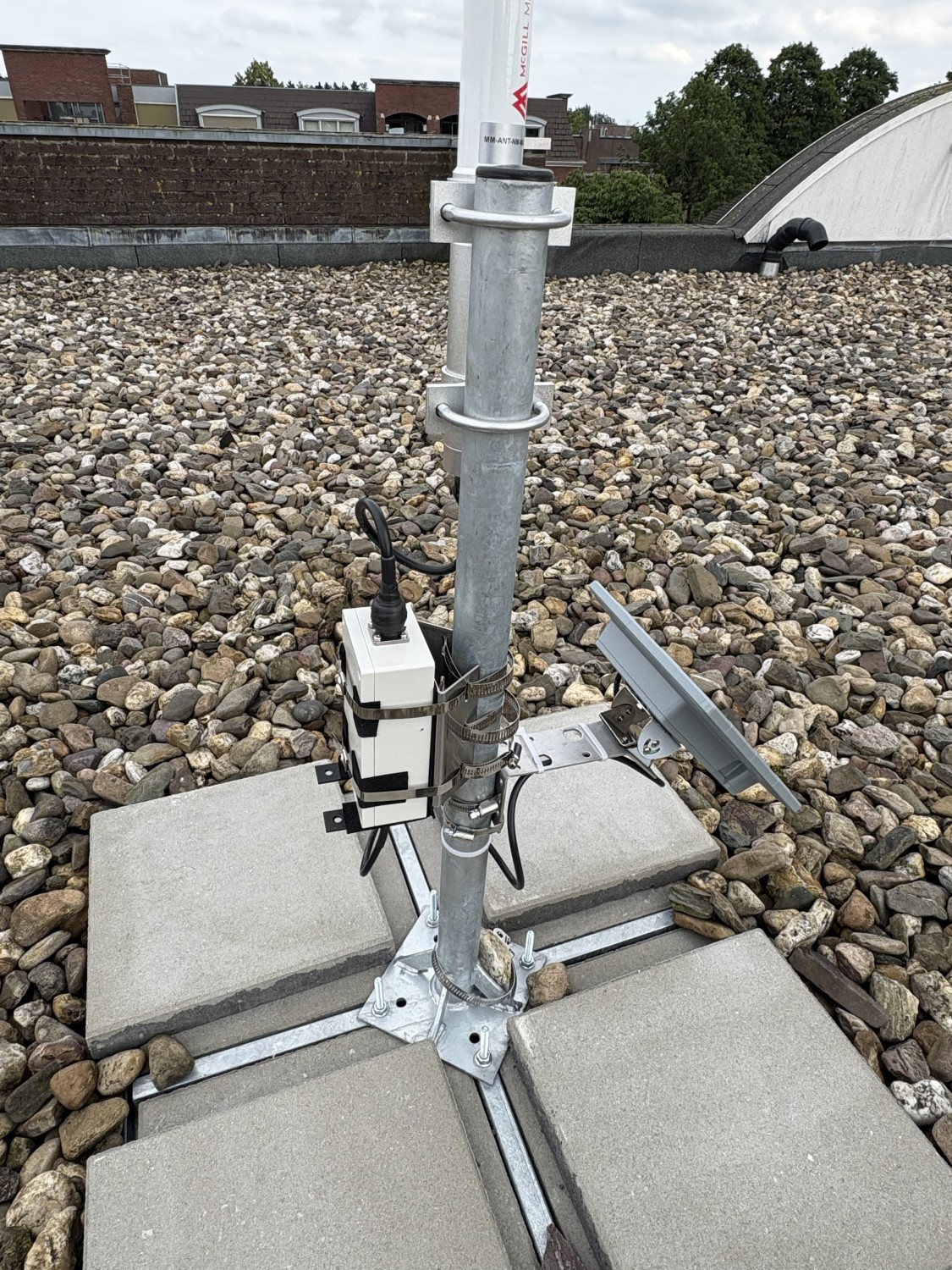 The Kerlink EU868 cavity filter installed in the repeater's RF chain